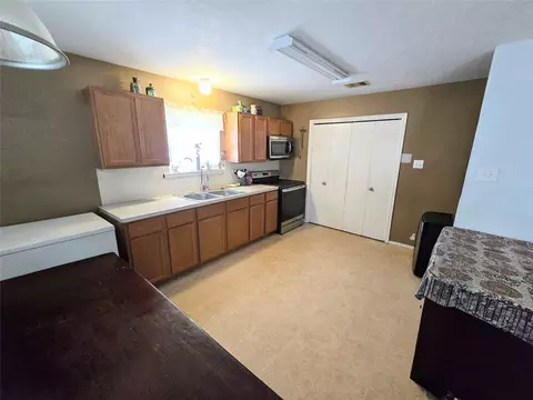 Kitchen - 8853 E Buffalo Cir, Willis, TX 77378 photo 2 of 3