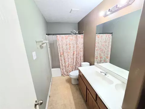 Bath - 8853 E Buffalo Cir, Willis, TX 77378 photo 2 of 2