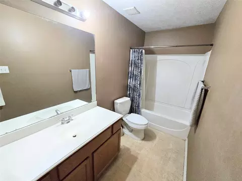 Bath - 8853 E Buffalo Cir, Willis, TX 77378 photo 1 of 2