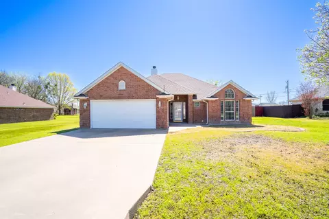 1909 Lazy Ct, Granbury, TX 76048