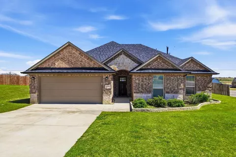 4101 Windmill Ct, Sanger, TX 76266