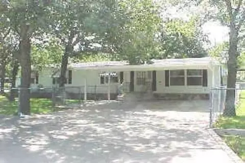 820 Branding Iron Trl, Granbury, TX 76049