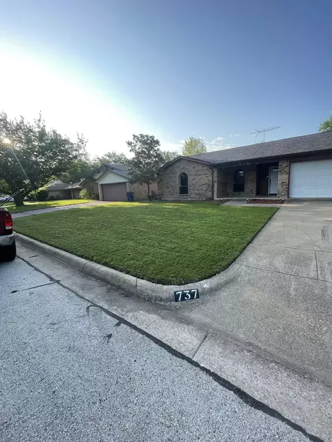 737 Ash St, Burleson, TX 76028