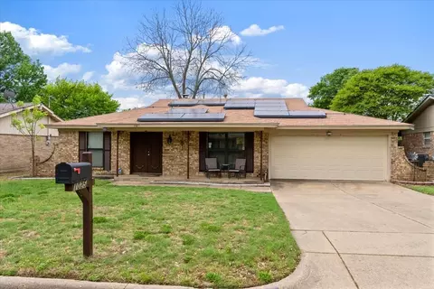 1025 Livingston Dr, Hurst, TX 76053