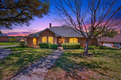 1001 Canyon Ridge Dr, Desoto, TX 75115