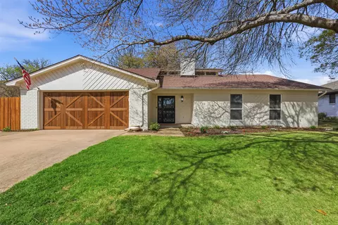 209 Lansford Dr, Benbrook, TX 76126