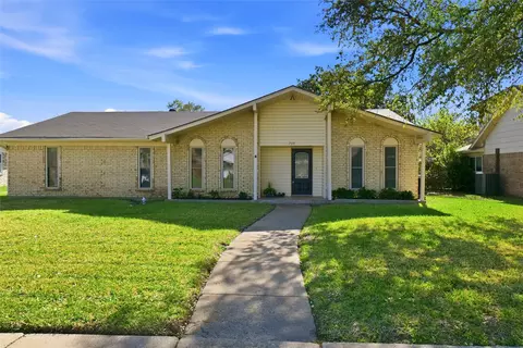 709 Colonial Dr, Garland, TX 75043