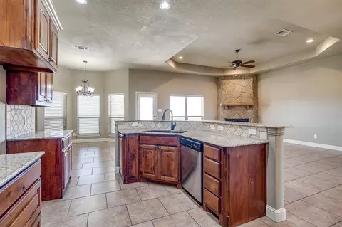 140 Champion Ct, Weatherford, TX 76087