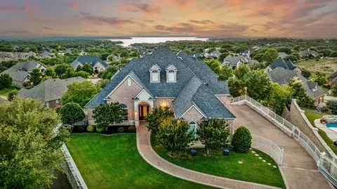 8800 Summit Point Ct, Fort Worth, TX 76179