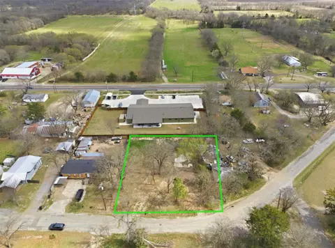 104 S Main St, Bonham, TX 75418