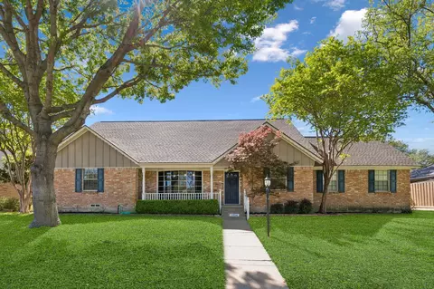 13530 Far Hills Ln, Dallas, TX 75240