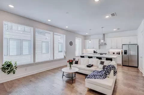 114 E Chester Ct, Dallas, TX 75203