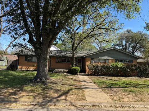 1148 Simpson Dr, Hurst, TX 76053