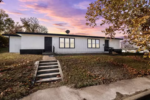 36 Twining Dr, Denison, TX 75020