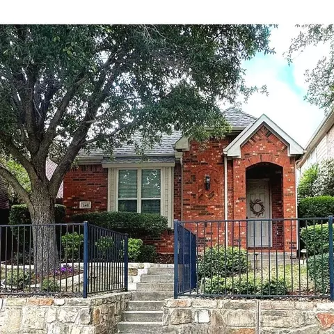 240 Carrington Ln, Lewisville, TX 75067