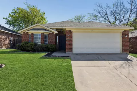 2117 Whispering Wind St, Fort Worth, TX 76108
