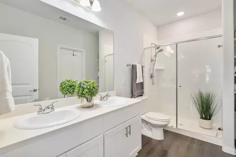 Bath - 106 Willowbend Loop, Mabank, TX 75147 photo 1 of 2