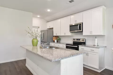 Kitchen - 106 Willowbend Loop, Mabank, TX 75147 photo 1 of 3