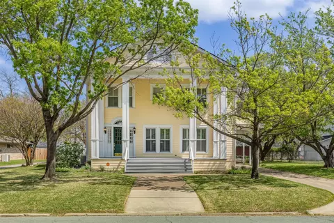 1017 N Woods St, Sherman, TX 75092