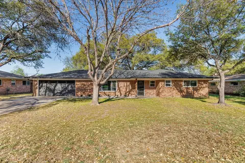 417 Cranbrook Dr, Woodway, TX 76712