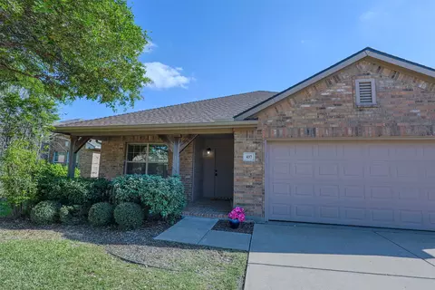 437 Sandy Creek Dr, Fort Worth, TX 76131