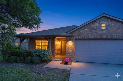 437 Sandy Creek Dr, Fort Worth, TX 76131