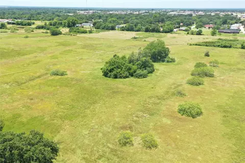 381 Paddock Dr #A, Mabank, TX 75156