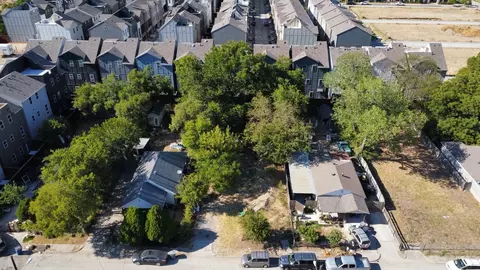 1333 Amos St, Dallas, TX 75212