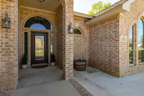 131 Lakeview Dr, Runaway Bay, TX 76426