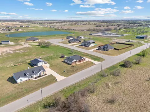 134 Stone Canyon Dr, Rhome, TX 76078