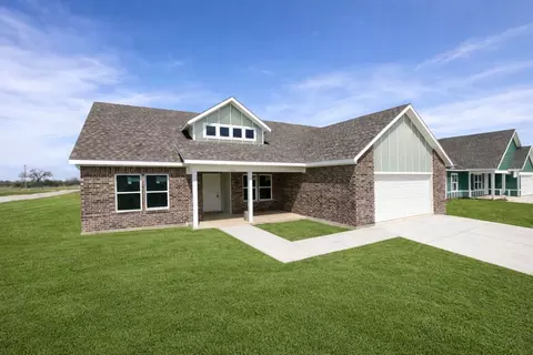 613 Crockett Dr, Cleburne, TX 76033