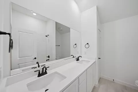 Bath - 728 Isabel St, Celina, TX 75009 photo 2 of 4