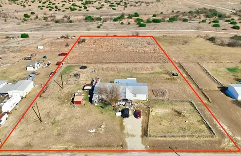 401 E Sunchase Dr, Granbury, TX 76049