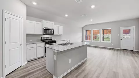 Kitchen - 1920 Cherokee Ln, Cleburne, TX 76033 photo 4 of 5