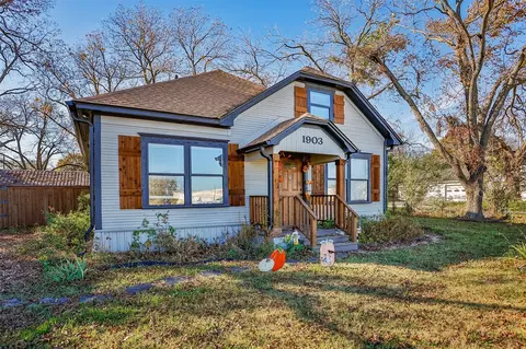 1903 N Weaver St, Gainesville, TX 76240