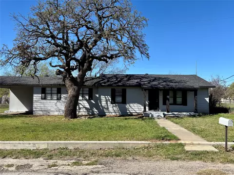 607 Baylor St, Nocona, TX 76255