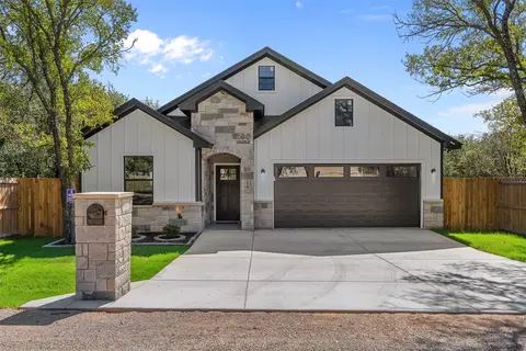 3025 Red Oak Dr, Granbury, TX 76048