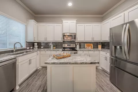 1201 Summerset Ln, Burleson, TX 76028