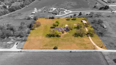 407 Locust Dr, Oak Leaf, TX 75154