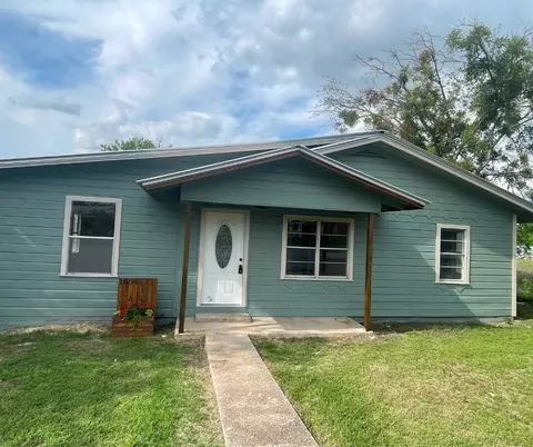 1604 5th St, Goldthwaite, TX 76844