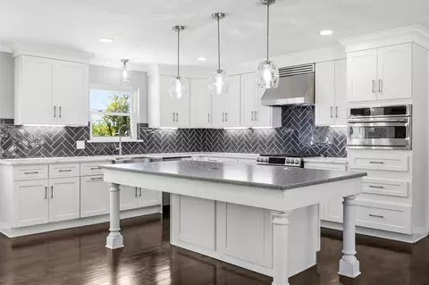 1636 W Red Bird Ln, Dallas, TX 75232