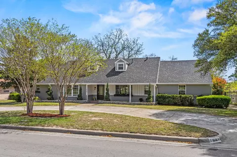 1636 W Red Bird Ln, Dallas, TX 75232