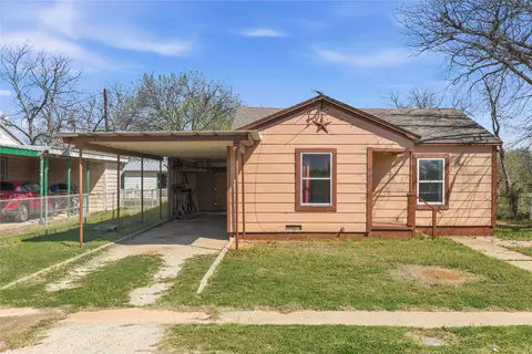 510 Medcalf St, Bangs, TX 76823