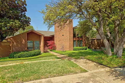 9419 Viewside Dr, Dallas, TX 75231