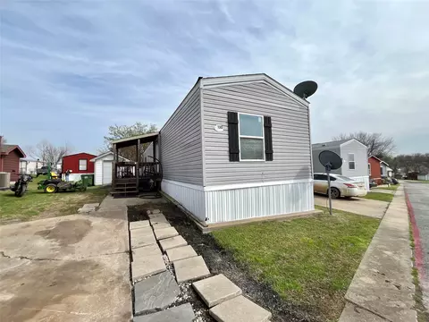 709 N Collins Fwy #130, Howe, TX 75459