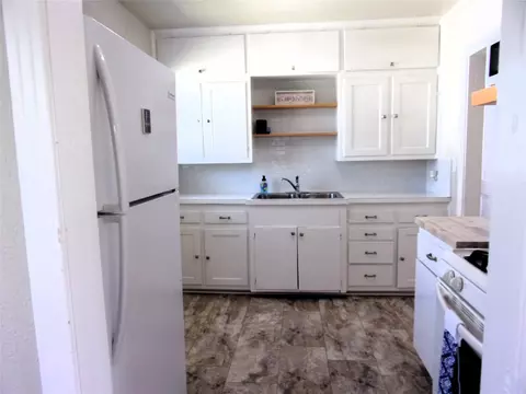1902 W Dry St, San Saba, TX 76877