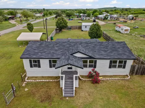 430 Indian Hills Rd, Bowie, TX 76230