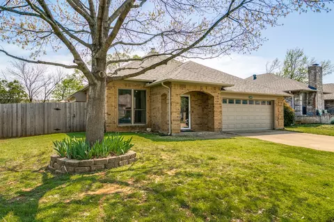 1409 Briarcrest Dr, Grapevine, TX 76051