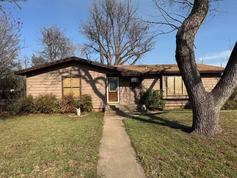 400 N Tackitt St, Seymour, TX 76380