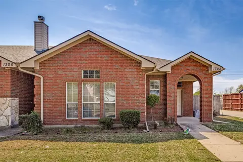 1302 Poinsettia Blvd, Denton, TX 76208